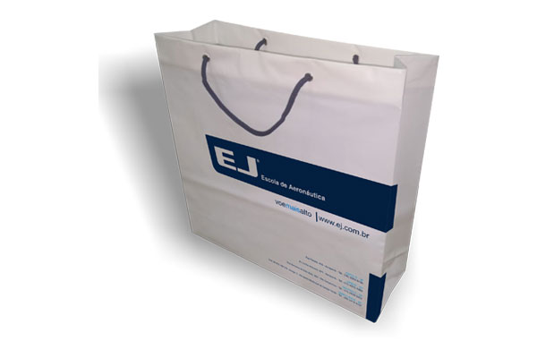 Sacolas plásticas com alça de cordão